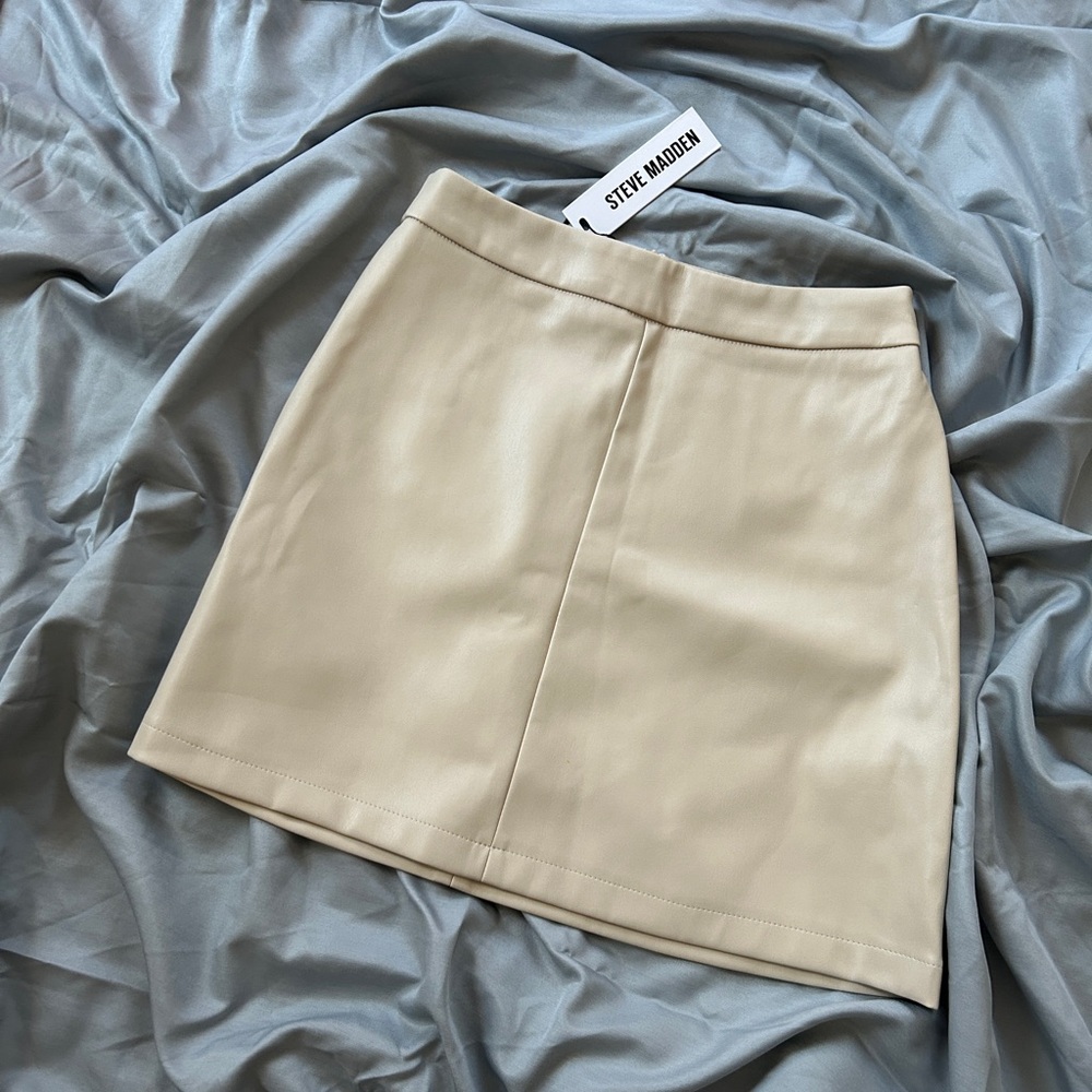 Steve Madden Faux Leather Mini Skirt XS NWT Beige Cream Neutral Trendy